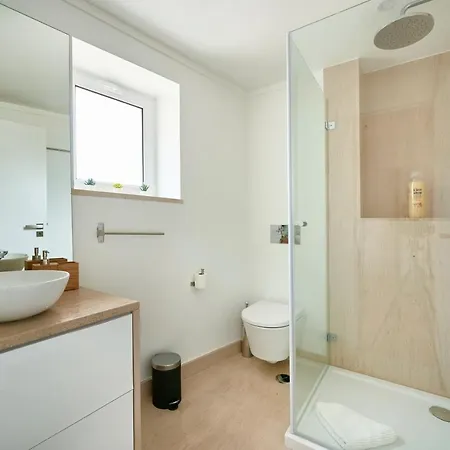 Cozy Flat In Santa Apolonia Lisboa